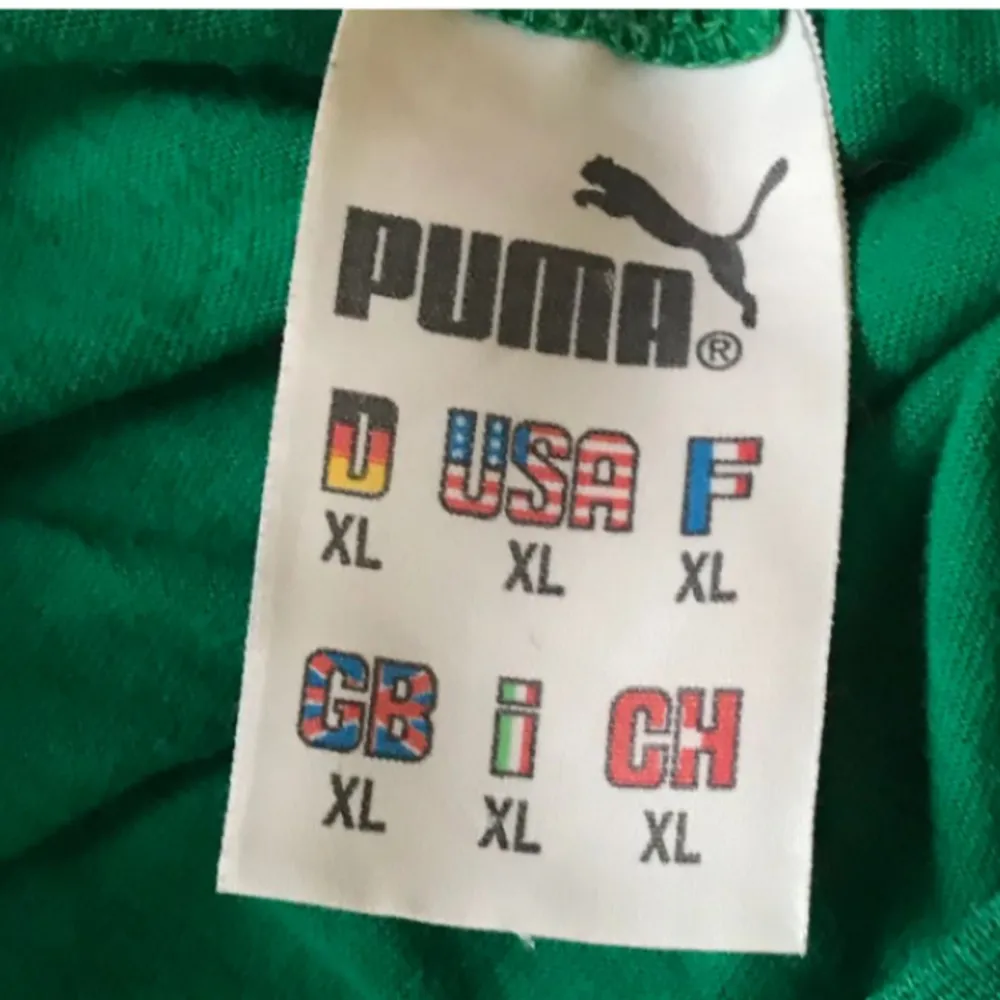 Grön puma t-shirt i storlek XL. Köpt på plick, knappt använd och bra skick. Köpt för 100kr. Säljer för 100kr + frakt (60). T-shirts.