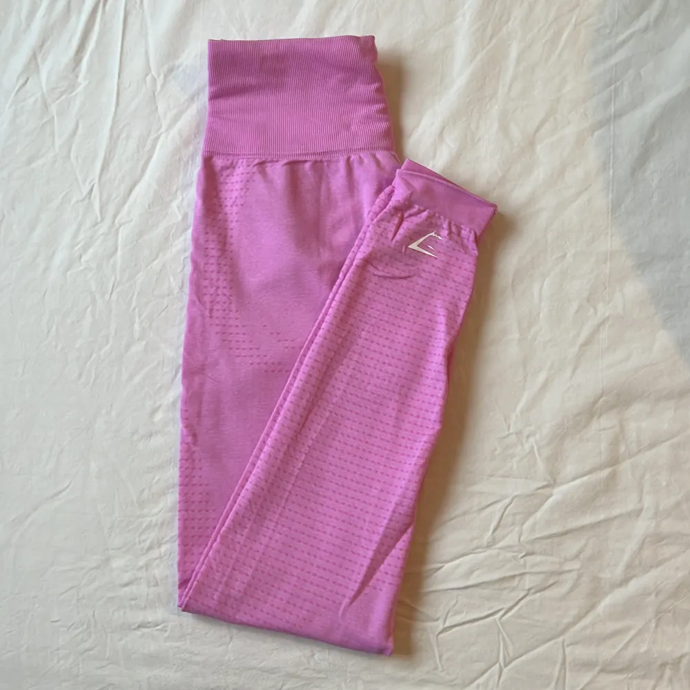 Gymshark Vital Seamless 2.0 i färgen Sorbet Pink Marl. Oanvända, storlek xs. Nypris 549kr.. Jeans & Byxor.