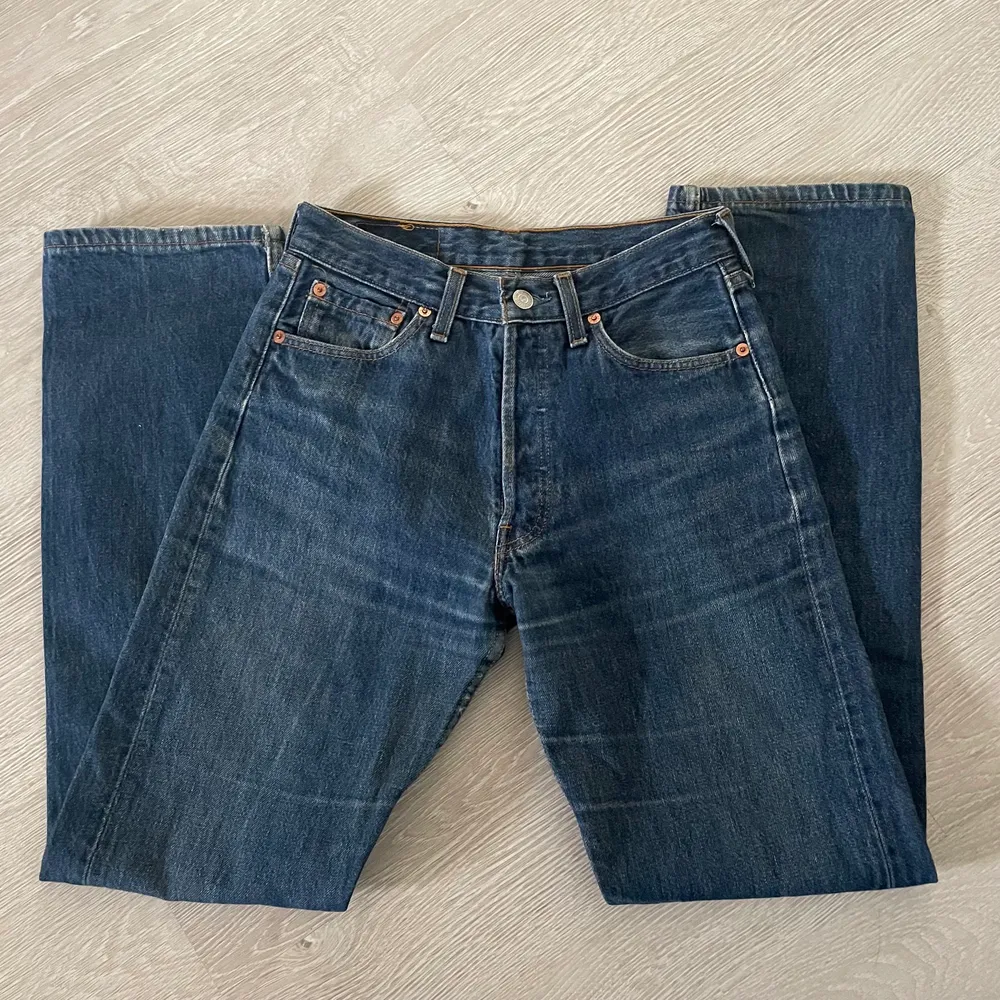 Vintage Levi’s 501 i strl 28/32. passar bra om man har dam W24 elr xs/34. Bra skick 🌟. Jeans & Byxor.