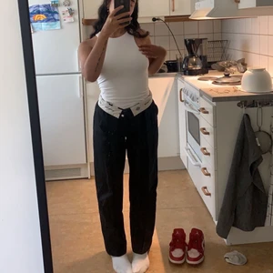 Dickies Elizaville - Säljer mina dickies i dammodellen Elizaville. Sitter mycket bättre än de ”vanliga” dickies från herravdelningen. Har storlek 27x30 i beige, lila och vitt. Ifall du är intresserad av andra färger, säg till!