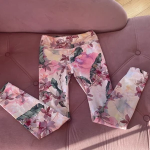 Träning byxor  - Rosa blommiga tränings byxor 