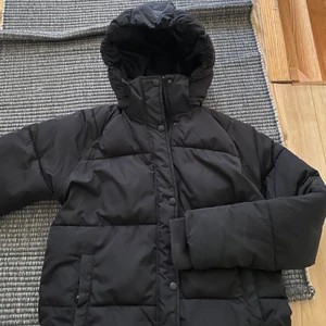 Vinterjacka  - Super fin vinterjacka. Som jag köpte förra vintern. Den är i storleken 158/164 men sitter som en S på mig❤️💕🙌🏼