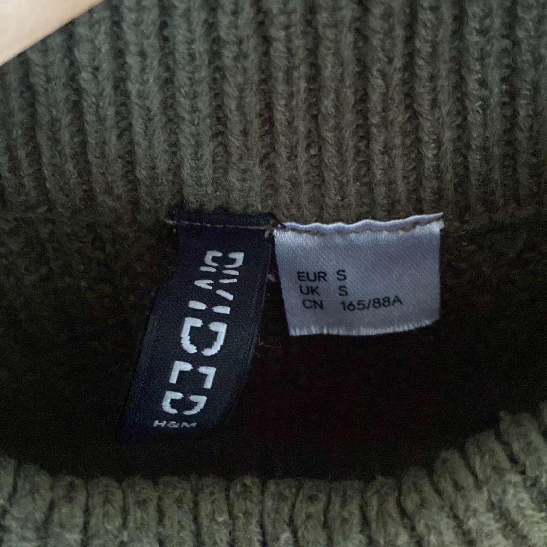 Stickad grön tröja - 91