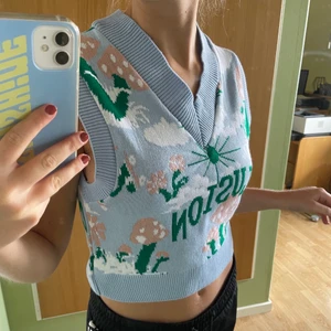 Färgglad väst från ASOS  - En färgglad stickad väst, köpt på ASOS från märket collusion. Knappt använd då det inte riktigt var min stil. Köparen står för frakt! 