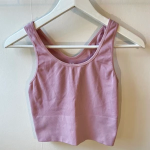 Träningslinne  - Träningslinne från hm, knappt använd.