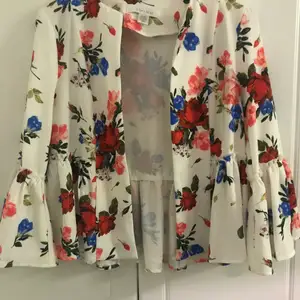 Fin blommig tröja 