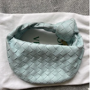 Jodie bag - bottega veneta - Säljer min bottega veneta väska i färgen teal wash. För mer bilder är det bara att fråga! För en snabb affär kan jag gå ner i pris!