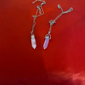 Kristallhalsband - 2 kristallhalsband 1 för 15 och 2 för 25 frakten blir runt 13kr skitsnygga och passar med allt typ