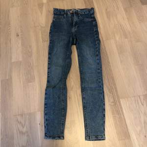 Skinnet jeans some jättefina på, köpta från Gina Tricot, stl xs petite (skriv för mer bilder, köpta för 250