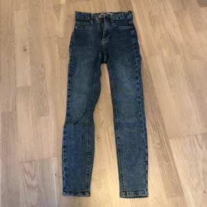 Skinny jeans från Gina  - Skinnet jeans some jättefina på, köpta från Gina Tricot, stl xs petite (skriv för mer bilder, köpta för 250
