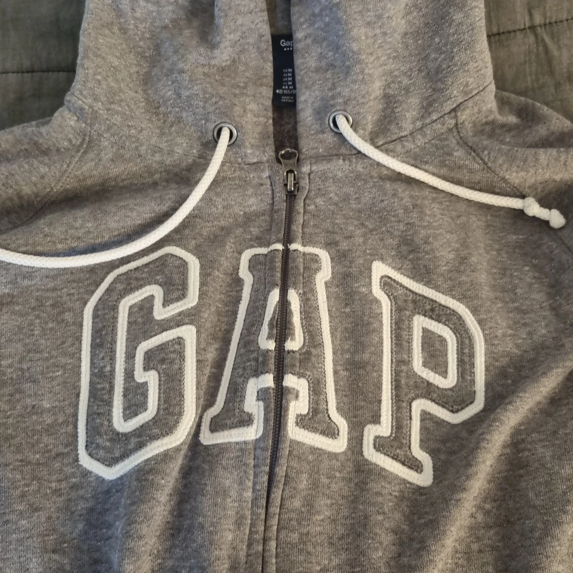 Grå gap hoodie - 90