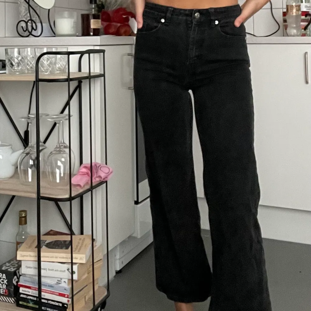 Jeans köpta flrra året. Lite stretchiga i midjan, jag är 164 cm. Möts i Uppsala! . Jeans & Byxor.