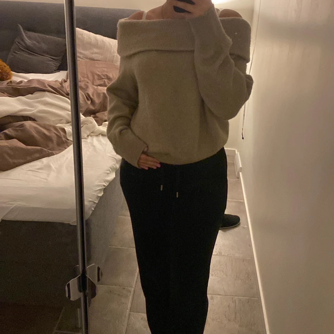 Stickad off shoulder tröja