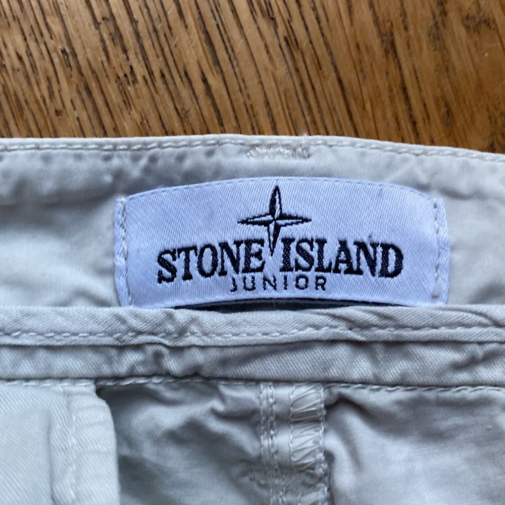Cargo shorts av stone island (junior) Storlek: 156 (12 yrs). Shorts.