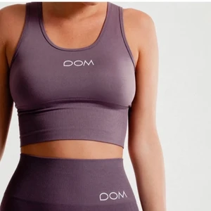 Träningsset  - Säljer detta fina tränings set från drop of mindfulness, storlek s och säljer för 200kr då jag knappt använt det☺️🫶🏼🫶🏼