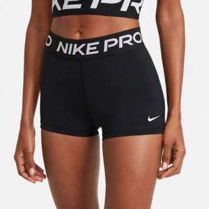 Säljer mina Nike PRO shorts då de är för små, använd ett fåtal gånger😊