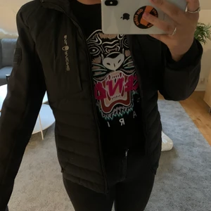 Sail racing - Jättefin sail racing jacka som inte kommer till användning! Nypris 3900