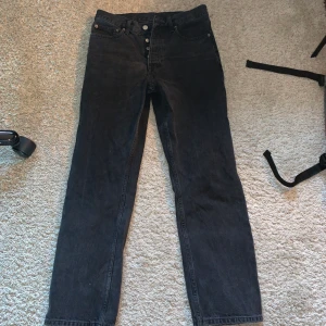 Storlek 29/30 - Säljer pga att jag vuxit ur dom (Väldigt bra skick och inga hål) Ordinarie pris 600