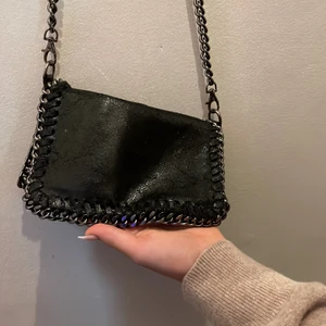 Tiamo väska - Säljer min fina väska som är använd typ 3/4 gånger den  Säljer den för att den kommer inte till användning längre köpte den i Spanien 💓🙌⚡️