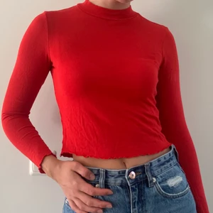 Röd tröja - Söt röd tröja från Bikbok!💞