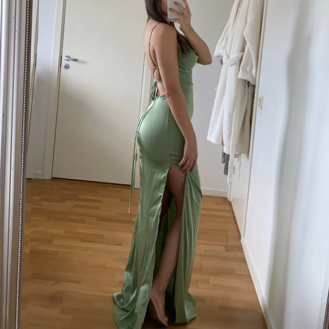 Satinklänning strl S