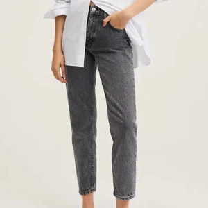 Mom jeans mango  - Helt nya Mom jeans från Mango i storlek 36. Fin passform, sitter åt lite mer vid rumpan.