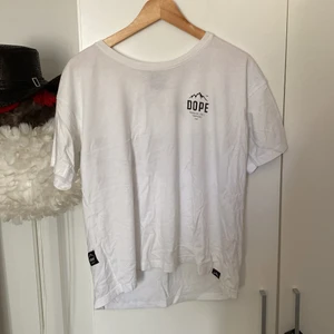 Dope tröja  - Använt skick men ser bra och hyfsat ny ut.  Skriv för mer info!🤍  Kan mötas upp i Sundsvall annars står köpare för frakt. 