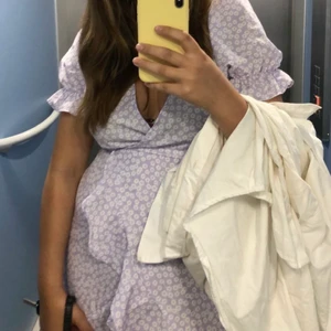 Lila klänning - Säljer min klänning från chiquelle som är superfin men som tyvärr blivit för stor för mig!