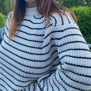 Stickad tröja - En gullig randig tröja. 70 kronor + frakt 