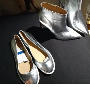 Märkeskläder  - skor silver Zara stl 38 Skor ego vit 37 svarta 38 Nike jacka stl S