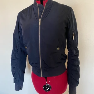 Bomber jacka  - Mörkblå Crocker jacka 