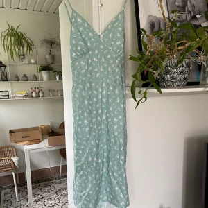 Klänning - Från shein helt ny passa ej mig strl S 