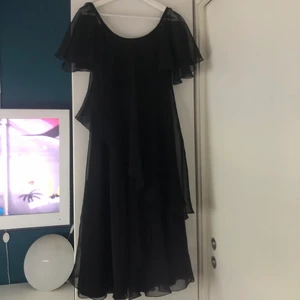 Vintage klänning - Vintage klänning. Säljer de. Eftersom den är för liten för mig. 