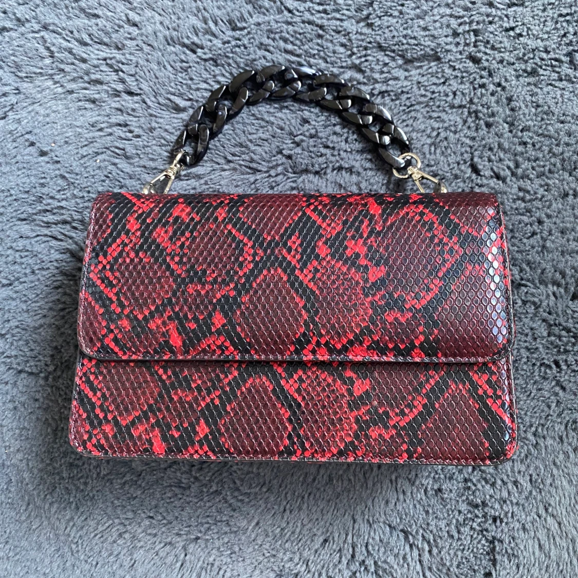 Röd handväska - 90