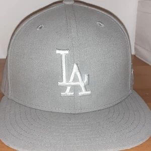 New era keps - Antigen Säljer för 250 eller byter mot mindre storlek. 