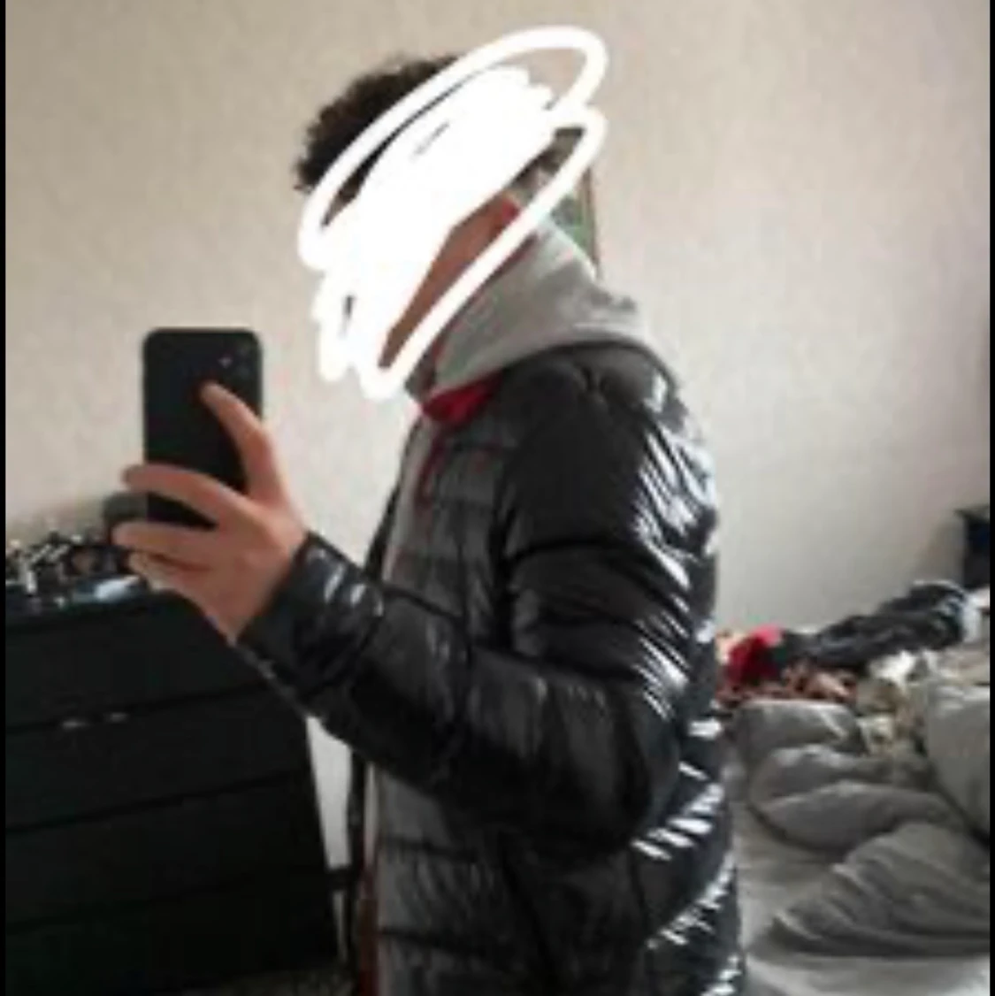 Moncler jacka storlek L men Passar M - 90