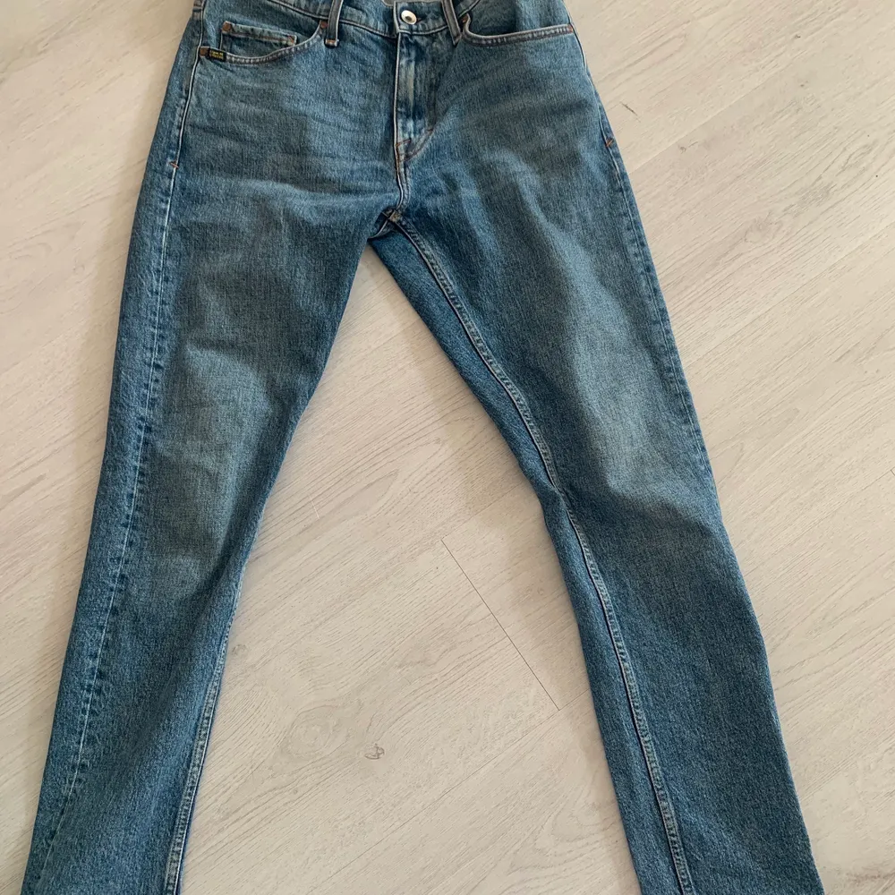 Blå jeans från tiger of sweden. Låg/mid waist i storlek 29/32💙. Jeans & Byxor.