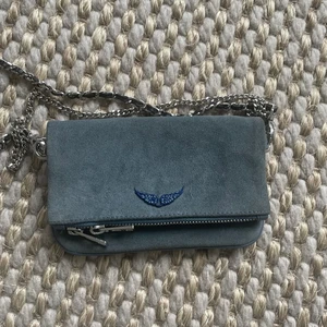 Zadig Väska - använda fåtal gånger otroligt bra skick. Köptes 2020 färgen fortfarande superbra. Inga skador alls.  