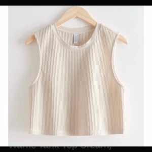 & Other Stories, överdel beige, strl. M  - En helt ny överdel från & Other Stories med alla lappar kvar.  Storlek: Medium Nypris: 290:-