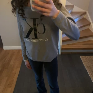 Calvin Klein tröja  - Calvin Klein tröja i jättebraskick  I stl xs  350kr + frakt 