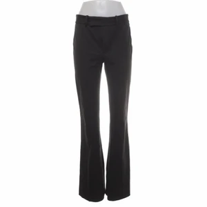 Kostymbyxor zara  - Otroligt snygga kostymbyxor från zara, säljer då det tyvärr är för långa på mig. Ser helt nya ut! Köparen står för frakten💗