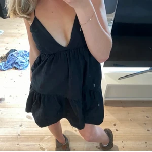 Zara klänning - lånade bilder!!!💓 Säljer min superfina zara klänning som är använd 1 gång! I jättebra skick