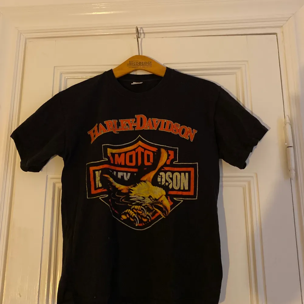 Harley Davidson T-Shirt, storlek M men passar samt M, kolla gärna in mina andra inlägg😎. T-shirts.