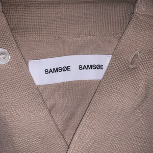 Samsøe Samsøe overshirt i storlek M - Jag säljer min Samsøe Samsøe overshirt i storlek M Använd vid 2 tillfällen och plagget är i ett mycket bra skick 