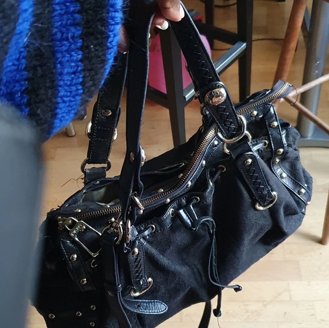 DKNY HAND  VÄSKA  - 90