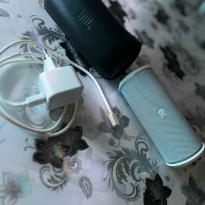 Jbl högtalare - Säljer min jbl högtalare. Jättebra skick och kanon bra ljud. Allt som är på bilden ingår i priset. 