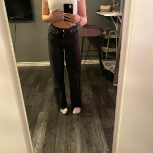 jeans  - jätte fina jeans med bra passform, kommer tyvärr inte till användning.