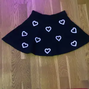 Cute heart skirt that is perfect for parties and school! I love it but it’s WAY to small for me lol.