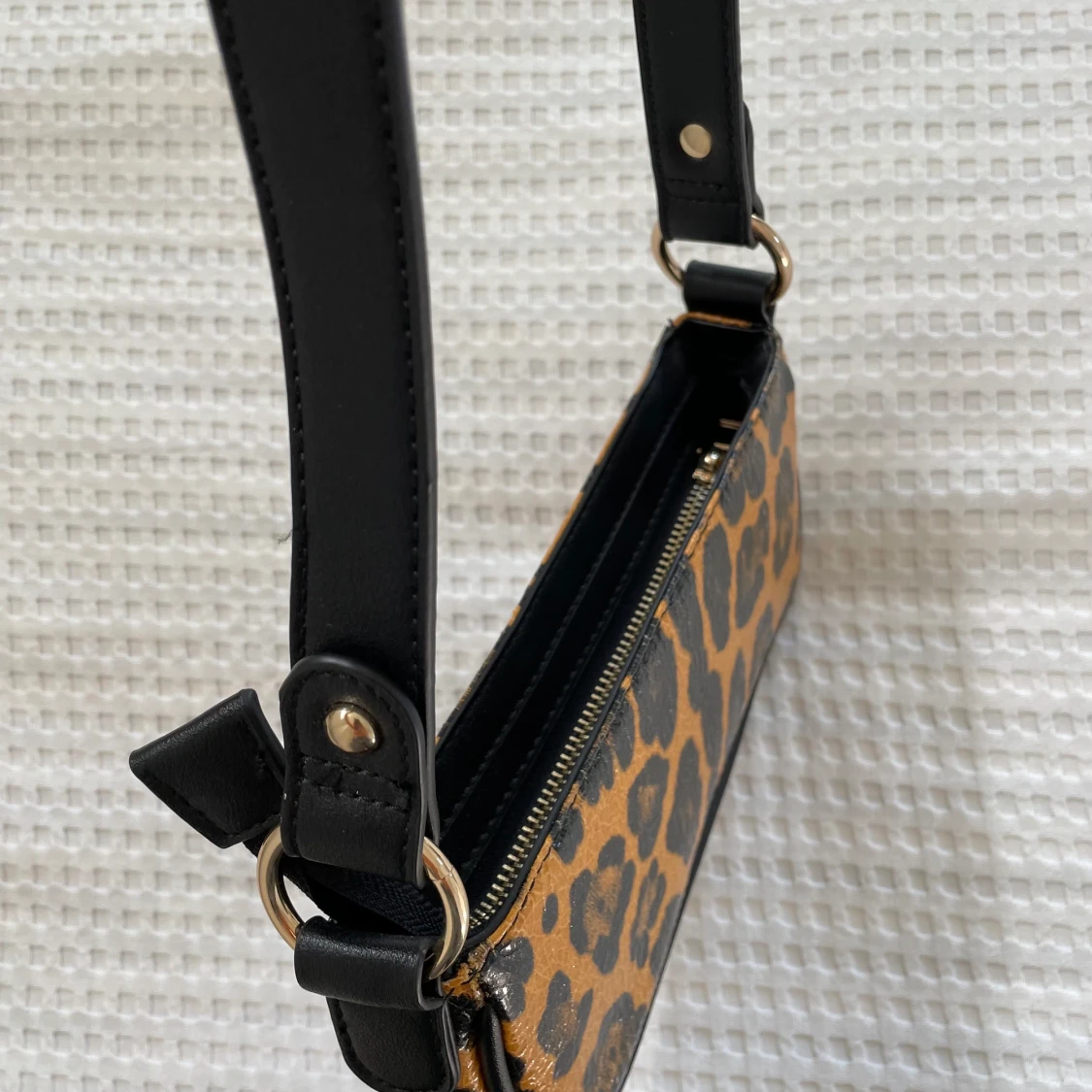 ASOS Design - Leopardmönstrad väska i 90-tals stil - 91