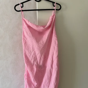Fest klänning - Fest klänning. Aldrig använd, storlek L. Köparen står för frakten 💓